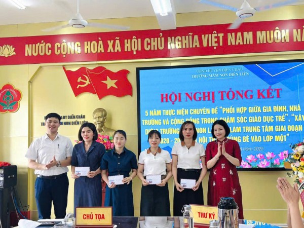 tổng kết chuyên đề “Phối hợp giữa gia đình, nhà trường và cộng đồng trong chăm sóc, giáo dục trẻ”, “Xây dựng trường mầm non lấy trẻ làm trung tâm” giai đoạn 2020 - 2025