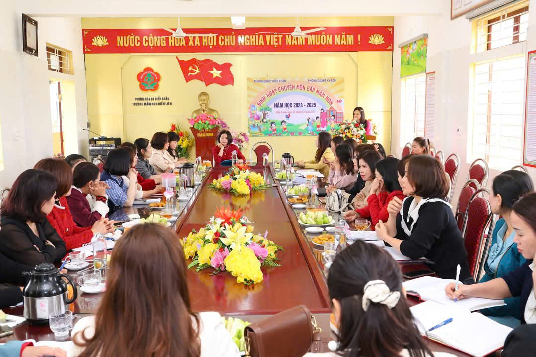 Chương trình "Phòng giúp phòng, trường giúp trường" theo Kế hoạch của Sở GD&ĐT Nghệ An. Rất vinh dự Trường mầm non Diễn Liên là địa điểm mà Phòng GD&ĐT Diễn Châu tổ chức Hội nghị